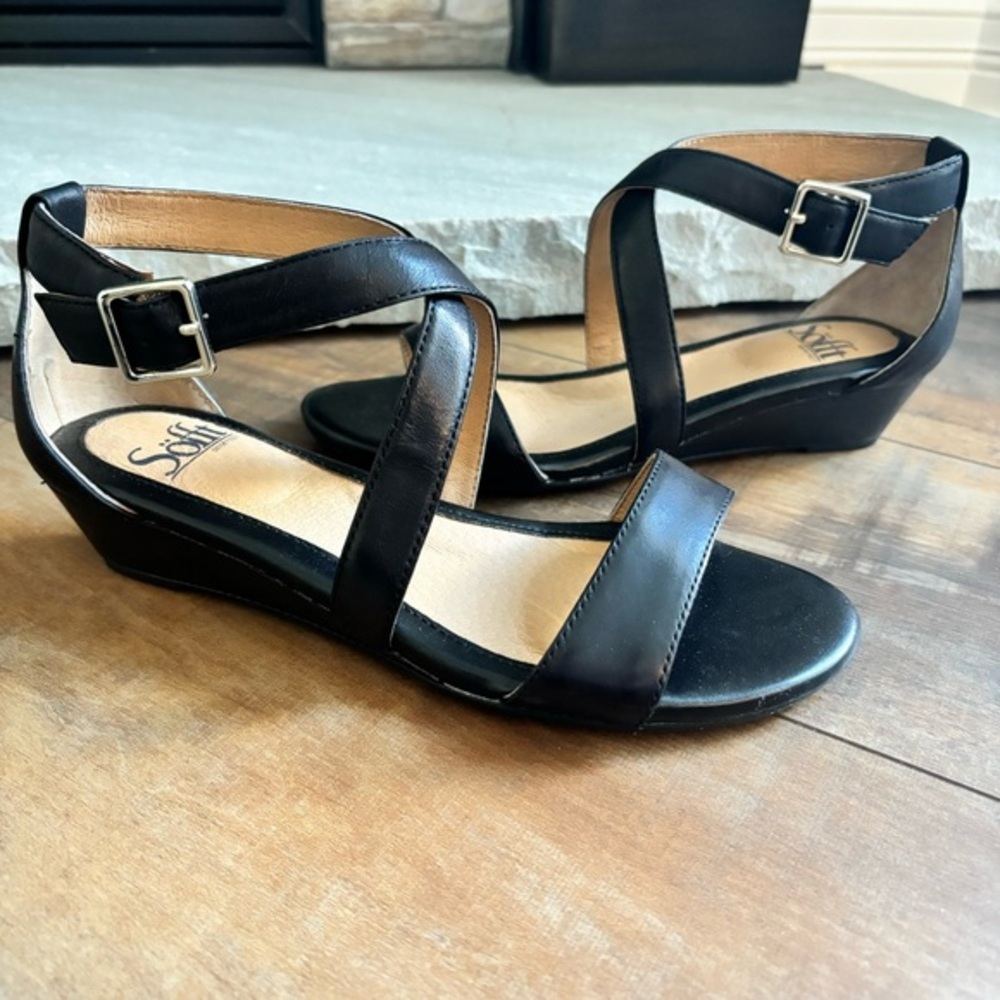 Sofft Women's Size 6.5 WIDE Innis Black Strappy Leather Wedge Sandals‎ NEW